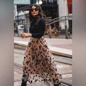 Beautiful Chicwish triple-layered mesh midi skirt; caramel/black details; Size M